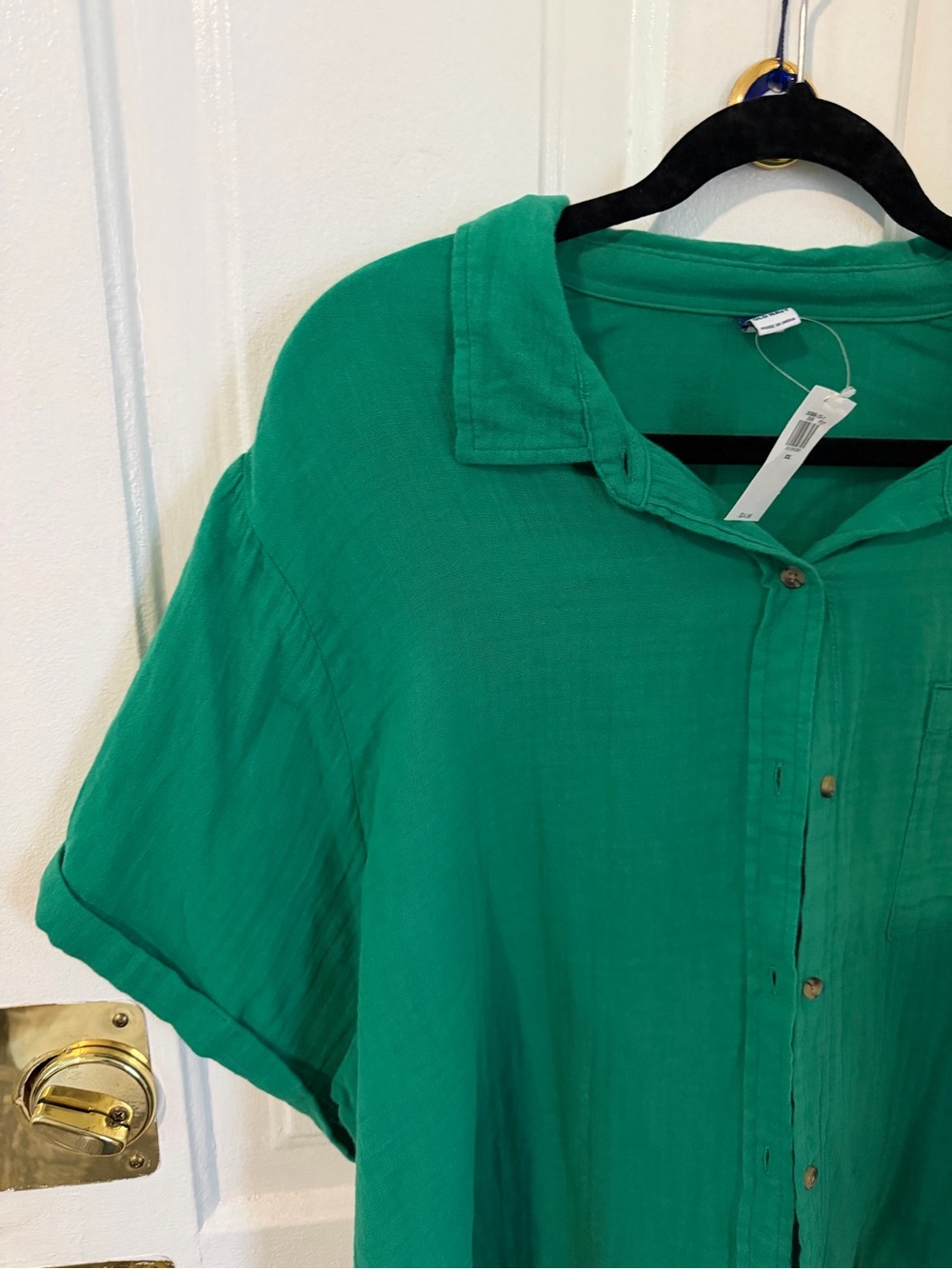 Old Navy Bright Green Crinkle Gauze Loose Short-Sleeve Button-Front Shirt - Picture 4 of 7